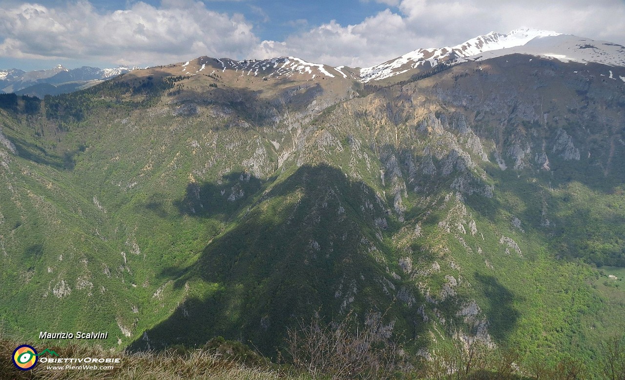 62 Panorama di Val Parina, Monte Valbona e Menna....JPG